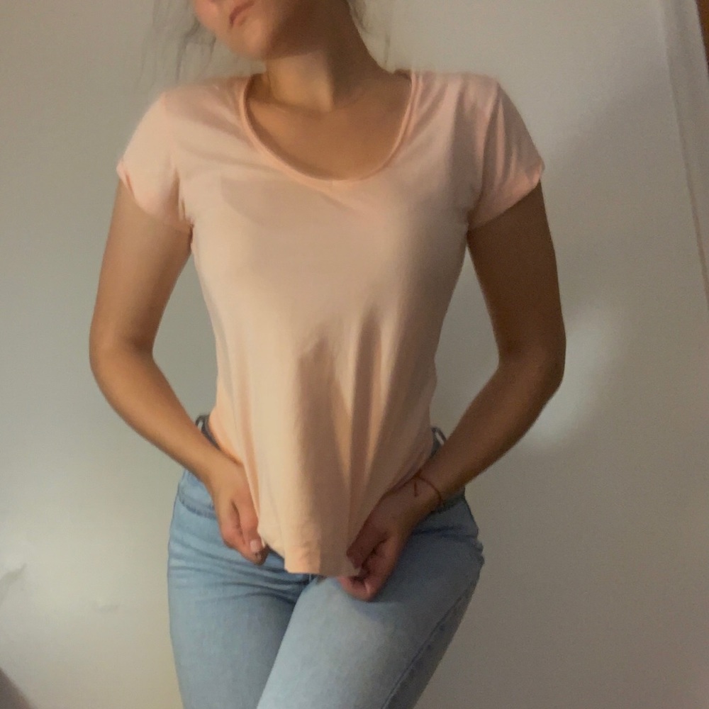 Ligh peach tee